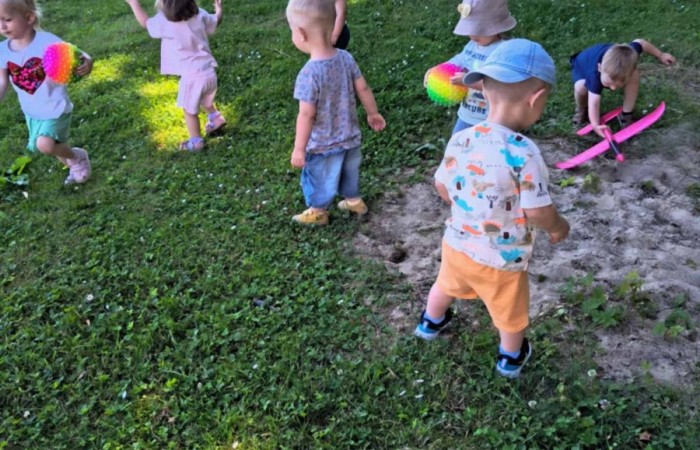 Żabki - zabawy na świeżym powietrzu