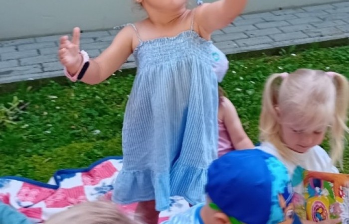 Piknik i zabawy w ogrodzie Misiów