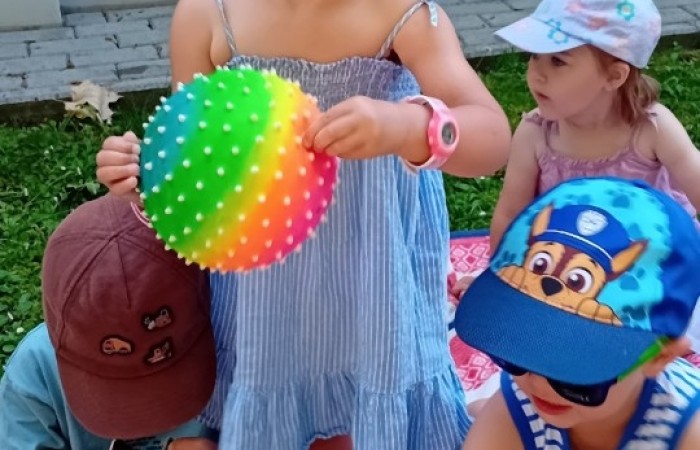 Piknik i zabawy w ogrodzie Misiów