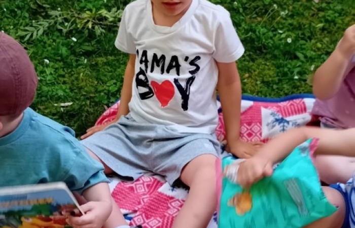 Piknik i zabawy w ogrodzie Misiów