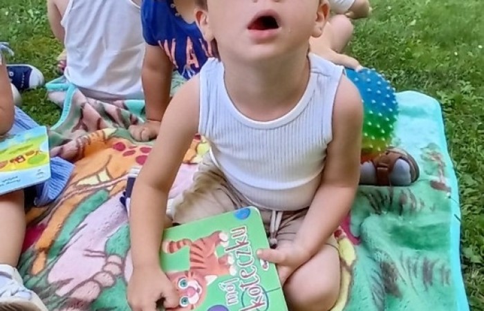 Piknik i zabawy w ogrodzie Misiów