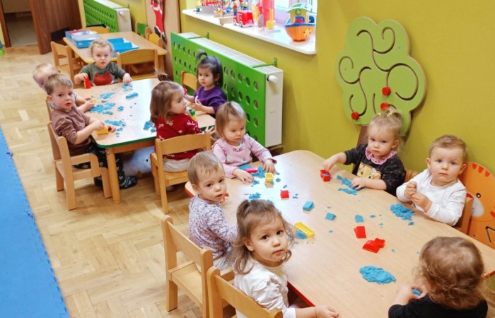 Żabki - zabawy piaskiem kinetycznym