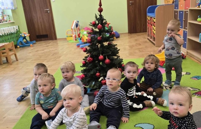 Wspólne ubieranie choinki
