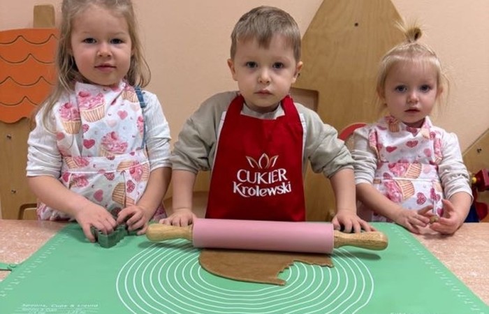 Misie ozdabiają świąteczne pierniki