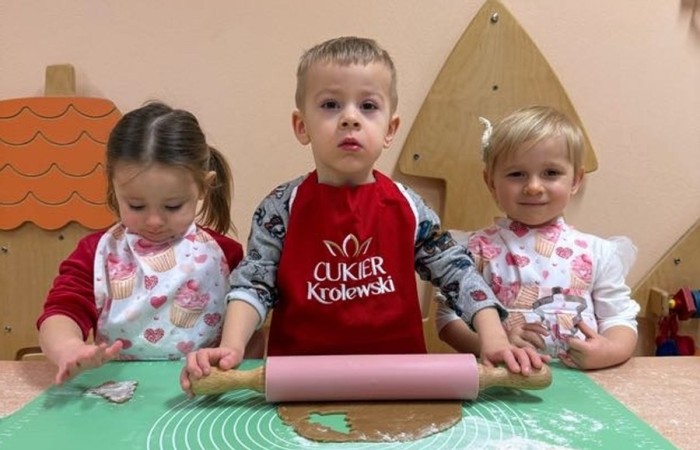 Misie ozdabiają świąteczne pierniki